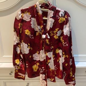 Alice+Olivia “Corgan” Floral Tie-Neck Silk top in burnt red. size Large